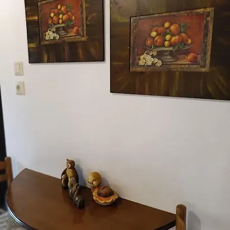 Mary's Traditional Apartamento Aigani