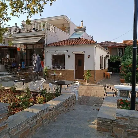 Lägenhet Mary's Traditional Aigani