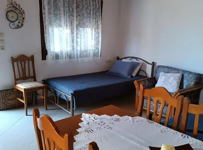 Mary's Traditional Apartament Aigani