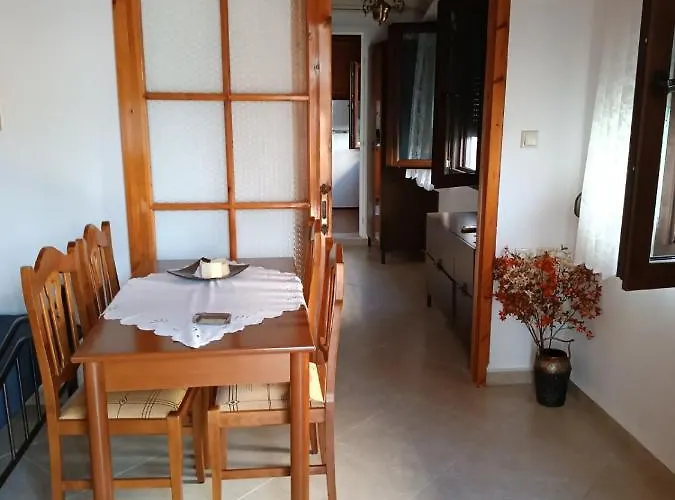 Mary's Traditional Apartament Aigani